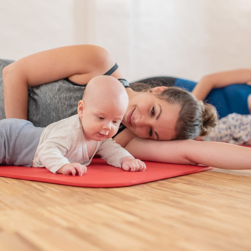 Rückbildungsgymnastik mit Baby